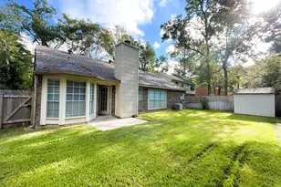 107 S Village Knoll Cir, The Woodlands, TX 77381 - Photo 30