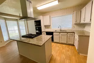 107 S Village Knoll Cir, The Woodlands, TX 77381 - Photo 16