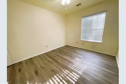 107 S Village Knoll Circle, The Woodlands, TX 77381 - Photo 8