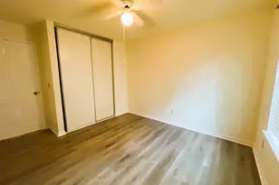 107 S Village Knoll Cir, The Woodlands, TX 77381 - Photo 10