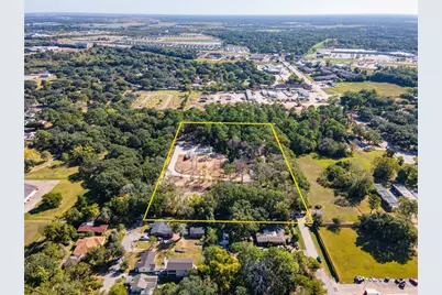 225 Foster Street, Alvin, TX 77511 - Photo 2
