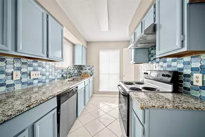 9526 Langdon Lane, Houston, TX 77036 - Photo 12