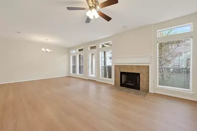 18 W Greenhill Terrace Place, The Woodlands, TX 77382 - Photo 8