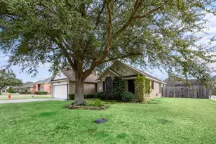 12302 Fisher Dr, Mont Belvieu, TX 77523 - Photo 2