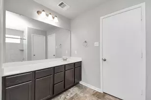 8815 Bison Mdw Trl, Rosharon, TX 77583 - Photo 18