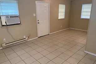 4753 Mallow St, Houston, TX 77033 - Photo 4