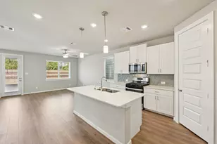 3223 Quiet Sunset Dr, Houston, TX 77080 - Photo 2