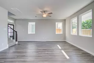 3112 Valley Peak Dr, Houston, TX 77063 - Photo 4