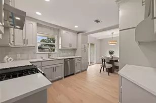 10966 Shadow Wood Dr, Houston, TX 77043 - Photo 14