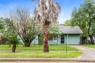 701 22nd Ave N, Texas City, TX 77590 - Photo 1