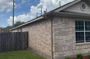 702 Hollyhock Dr, Stafford, TX 77477 - Photo 2