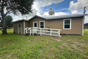 407/405 N Kleas, Edna, TX 77957 - Photo 16