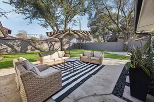 10739 Longmont Dr, Houston, TX 77042 - Photo 28