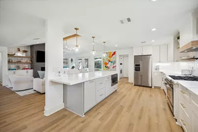 10739 Longmont Drive, Houston, TX 77042 - Photo 14