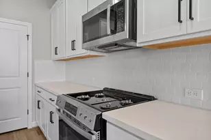 3906 Sterling Springs Ln, League City, TX 77573 - Photo 6