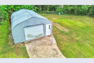 237 N Austin Drive, Angleton, TX 77515 - Photo 4