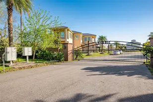 294 Debbie Ln, Dickinson, TX 77539 - Photo 4