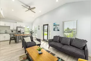294 Debbie Ln, Dickinson, TX 77539 - Photo 8
