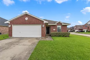 10819 Redwood Dr, Baytown, TX 77523 - Photo 1