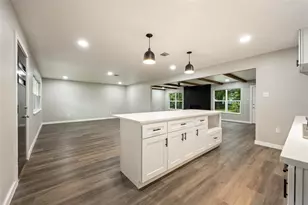 320 Burnett Dr, Baytown, TX 77520 - Photo 4