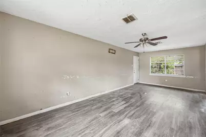 5015 Bricker Street, Houston, TX 77033 - Photo 6