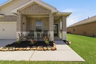 611 Walnut Branch Dr, Baytown, TX 77523 - Photo 2