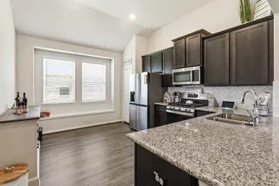 611 Walnut Branch Drive, Baytown, TX 77523 - Photo 8