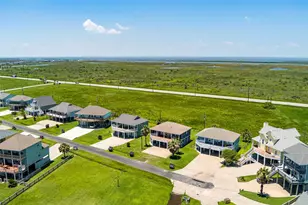 3233 Castle Dr, Crystal Beach, TX 77650 - Photo 4