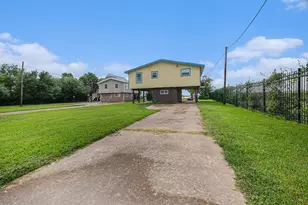 1434 10th St, San Leon, TX 77539 - Photo 16