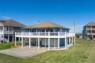 3225 Sea Castle Dr, Crystal Beach, TX 77650 - Photo 4