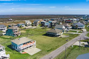 3225 Sea Castle Dr, Crystal Beach, TX 77650 - Photo 6