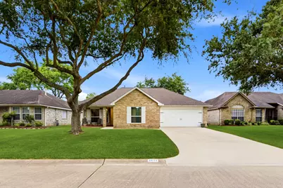 2622 S Peach Hollow Circle, Pearland, TX 77584 - Photo 2