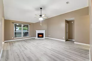 2622 S Peach Hollow Cir, Pearland, TX 77584 - Photo 8