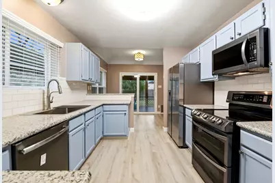 2622 S Peach Hollow Circle, Pearland, TX 77584 - Photo 18