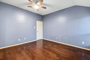 2622 S Peach Hollow Cir, Pearland, TX 77584 - Photo 22