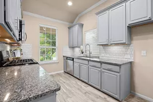 26 Canterborough Pl, Tomball, TX 77375 - Photo 4