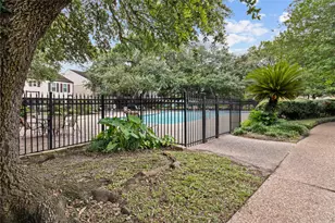 12997 Trail Hollow Dr, Houston, TX 77079 - Photo 20