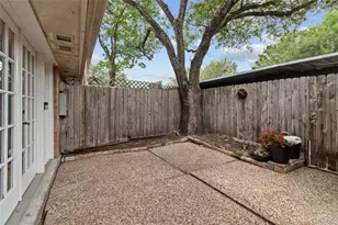 12997 Trail Hollow Dr, Houston, TX 77079 - Photo 18