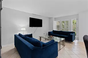 12997 Trail Hollow Dr, Houston, TX 77079 - Photo 2