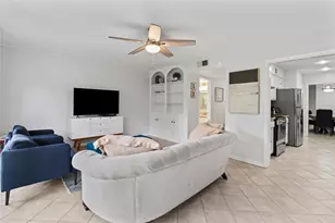 12997 Trail Hollow Dr, Houston, TX 77079 - Photo 8