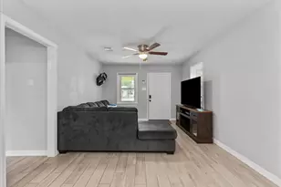 2806 4th Ave N, Texas City, TX 77590 - Photo 8