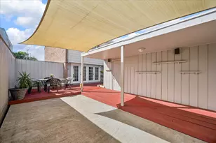 1451 Fountain View Dr, Houston, TX 77057 - Photo 4