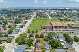 5217 Ave N 1/2, Galveston, TX 77551 - Photo 6
