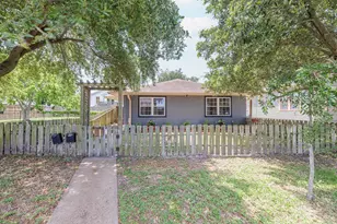 5217 Ave N 1/2, Galveston, TX 77551 - Photo 4