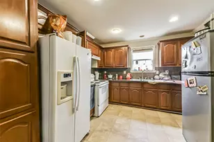 27136 Coach Light Ln, New Caney, TX 77357 - Photo 2