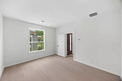 527 Hillwood Heights Drive, Houston, TX 77091 - Photo 12