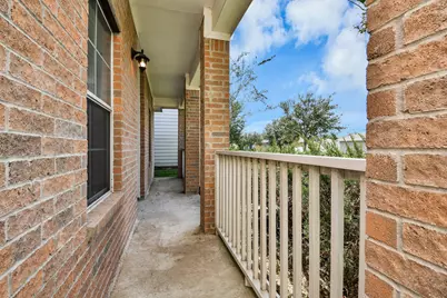 1612 Claremont Garden Circle, Houston, TX 77047 - Photo 4