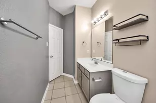 1612 Claremont Garden Cir, Houston, TX 77047 - Photo 8