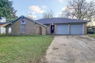 2024 Stones throw Dr, Bay City, TX 77414 - Photo 2