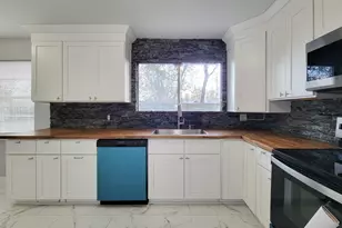 2024 Stones throw Dr, Bay City, TX 77414 - Photo 12